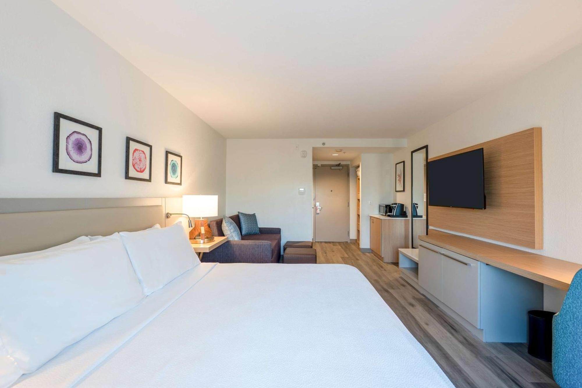 King Room with Sofa Bed - Non-Smoking